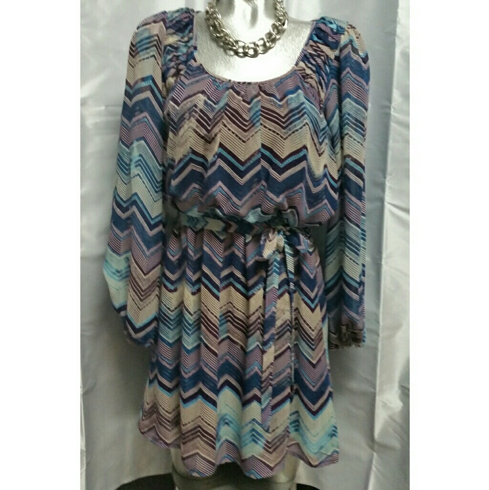 Ladies med. Long sleeve mid length dress